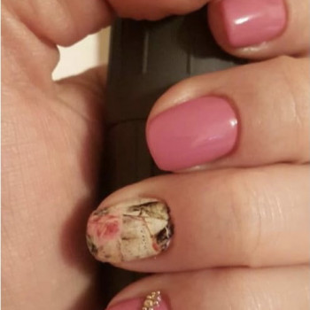 Рожевий манікюр з наклейками, фото - Подолог Наталя Євгенівна Віксман
