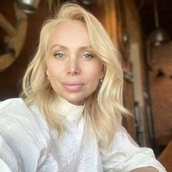 Ксенія Мироненко, Вишневе Фото - 10