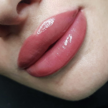 Перманентный макияж губ