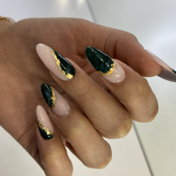 Наращивание ногтей + маникюр + покрытие
                    Майстер манікюру Виктория Одеса