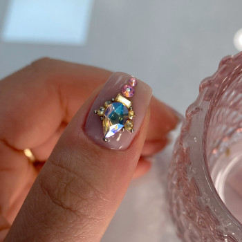 Коррекция ногтей + покрытие однотонный
                    Майстер манікюру Виктория Одеса