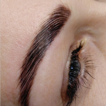 Долговременная укладка бровей