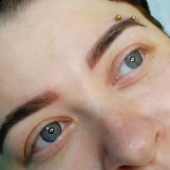 Перманентный макияж бровей