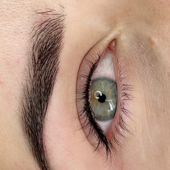 Межресничная стрелочка