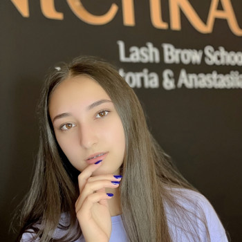 Коррекция и окрашивание бровей