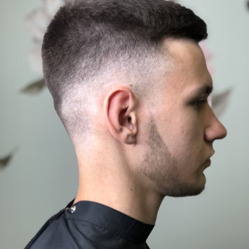 Мужская стрижка
                    Перукар Римма Харків