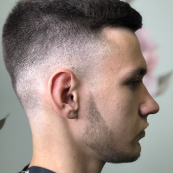 Мужская стрижка
                    Перукар Римма Харків