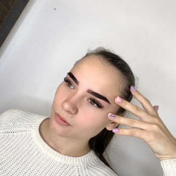 Моделювання та фарбування брів
                    Мастер перманентного макияжа Александра Кривой Рог