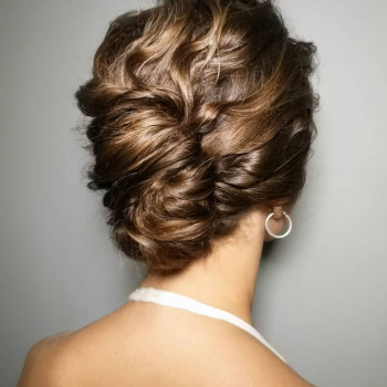 Укладання та зачіски
                    Візажист Оля Київ