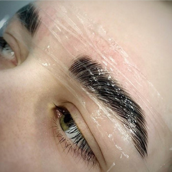 Довготривала укладка брів.