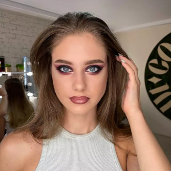 Макияж
                    Визажист Ксения Херсон