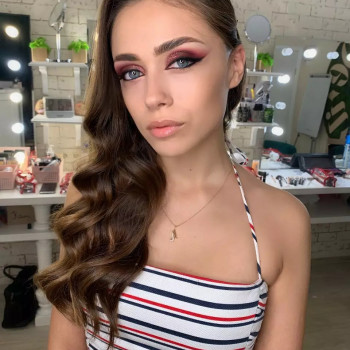 Макияж
                    Визажист Ксения Херсон