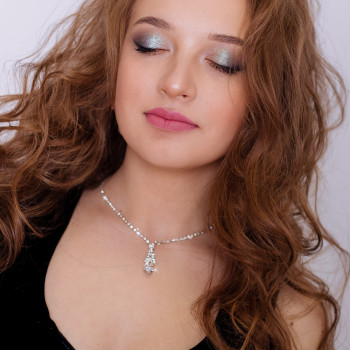 Ніжний макіяж зі стрілочкою.