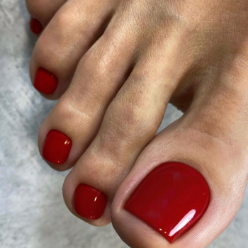 Покрытие гель лаком на ногах.