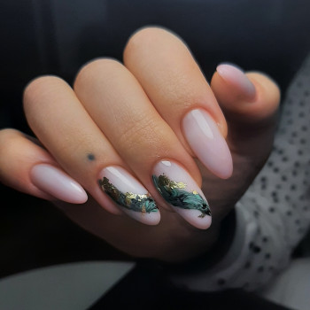 Молочний манікюр світлий мармуровий, фото - Майстер манікюру Анастасия Беленко