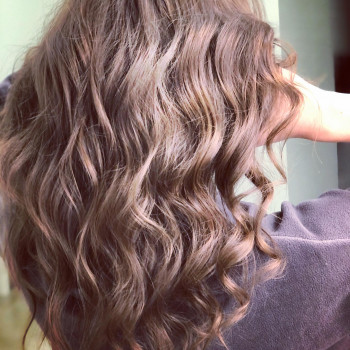 Укладка волос на утюжок
                    Парикмахер Римма Харьков