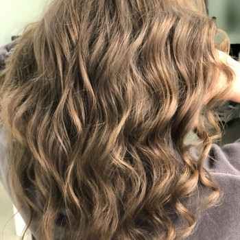 Укладка волос на утюжок
                    Парикмахер Римма Харьков