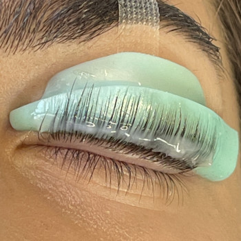 Процес ламінування вій