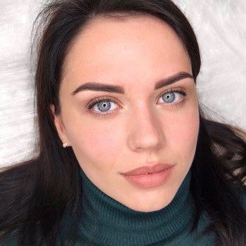 Перманентный макияж бровей.