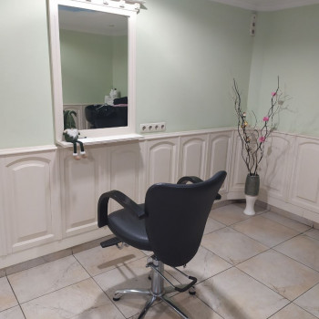 Робоче місце для Перукаря
                    Салон краси Імперія краси Кременчук