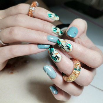 Маникюр, педикюр
                    Мастер маникюра Марина Киев