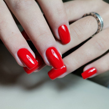 Маникюр, педикюр
                    Мастер маникюра Марина Киев