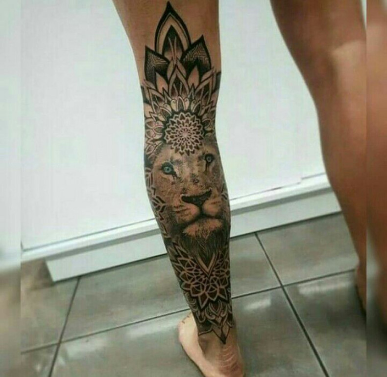 Для дівчат на нозі реалізм, фото - Тату майстер Денис OPIUM TATTOO