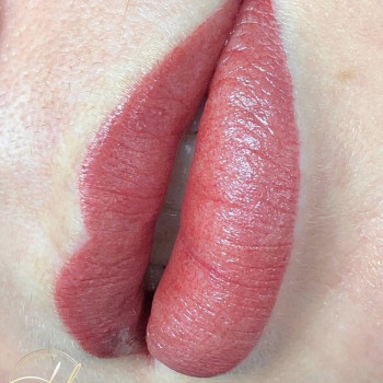 Перманентный макияж губ в технике акварель.
Фото сразу посл