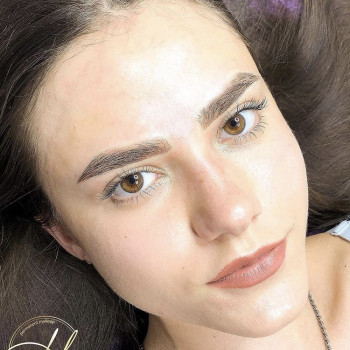 Перманентный макияж бровей в технике напыление.
Фото сразу 