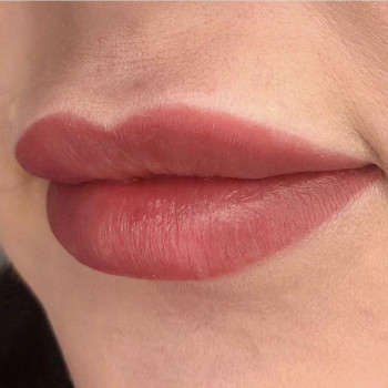 Перманентный макияж губ в технике акварель.
Фото сразу посл