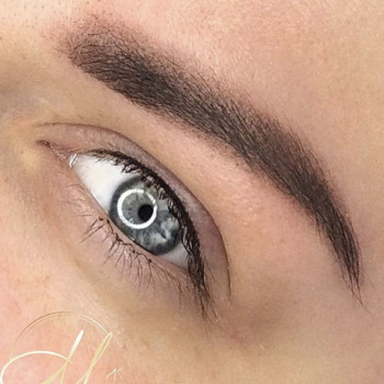 Перманентный макияж бровей в технике напыление 
Фото сразу 