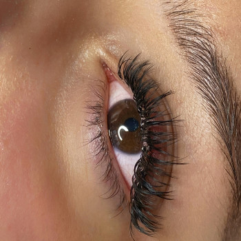 Нарощування вій
                    Майстер перманентного макіяжу Диана Запоріжжя