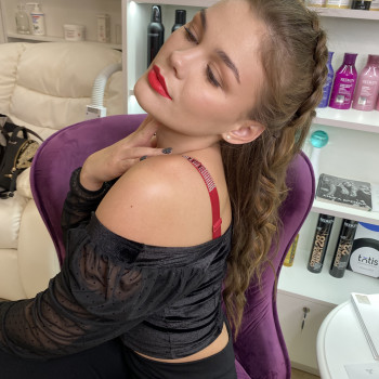 Зачіска вечірня (з митям і термозахистом L’Oreal) – 60 хв.
                    Салон красоты Миледи Львов