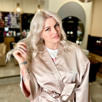 Однотонний блонд
                    Салон краси ZMINA beauty space Київ