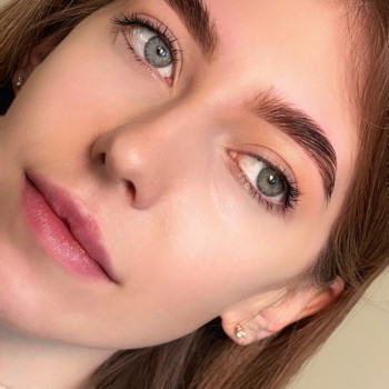 Корекція та фарбування брів фарбою
                    Салон красоты ZMINA beauty space Киев