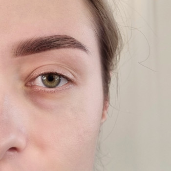 Корекція та фарбування брів фарбою
                    Салон красоты ZMINA beauty space Киев