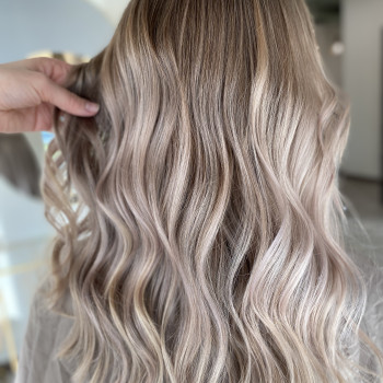 Фарбування тон в тон/Тонування волосся
                    Салон краси ZMINA beauty space Київ