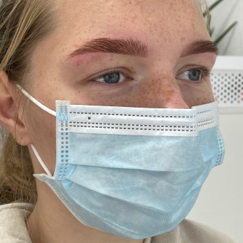 Моделювання та фарбування брів хною