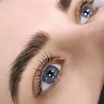 Архитектура бровей и ламинирование ресниц
