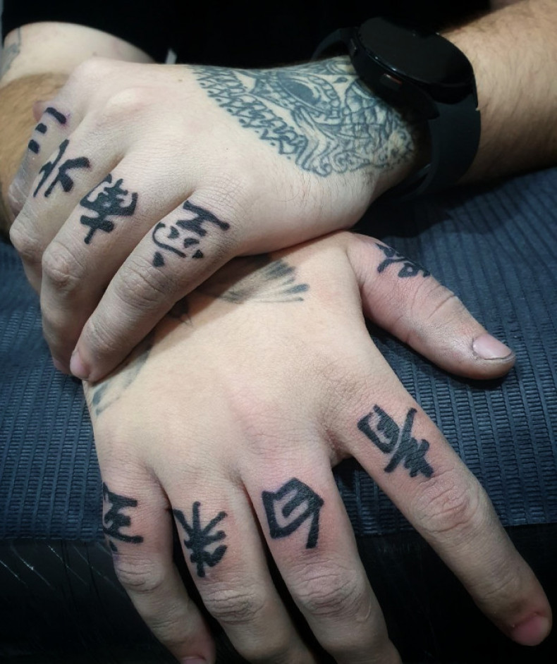 Работа на пальцах. 10 пальцев, общая стоимость 4200грн., фото - Тату салон Britva Tattoo