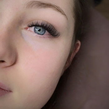 Наращивание ресниц
                    Лешмейкер Виктория Миколаїв