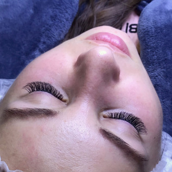 Наращивание ресниц
                    Лешмейкер Виктория Миколаїв