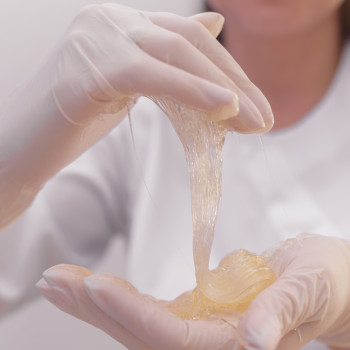 У склад професійної пасти входять тільки натуральні компонен