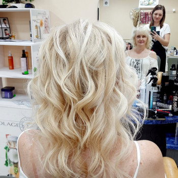 Стрижка женская
                    Салон красоты MK Novik Запорожье