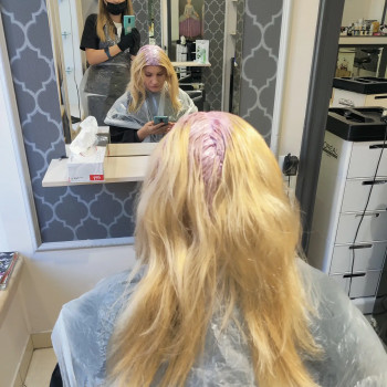 Окрашивание корней
                    Парикмахер-колорист Алена Одесса