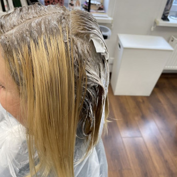 Фарбування балаяж La French
                    Салон красоты Ile De Beaute Киев