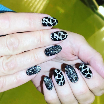 Маникюр + покрытие гель лаком
                    Майстер манікюру Вероника Київ