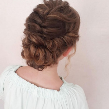 Прическа
                    Парикмахер-стилист Юлія Киев