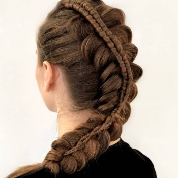Креативне плетіння коса в косі