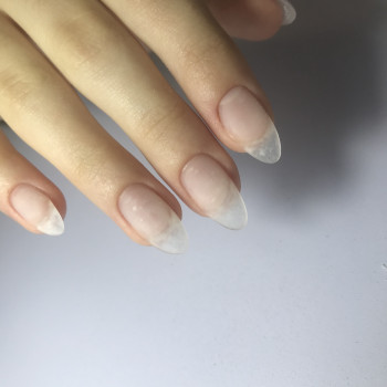 Выполненно наращивание ногтей за 2 часа.